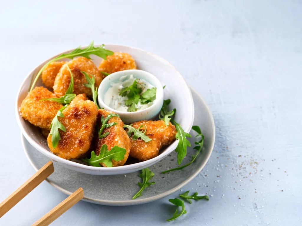 Plato carne de nuggets crujientes de carne de conejo