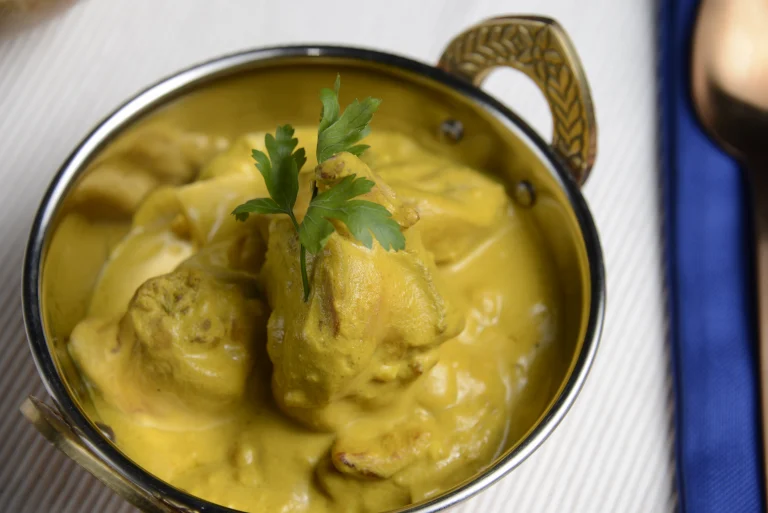 Carne de conejo en salsa amarilla