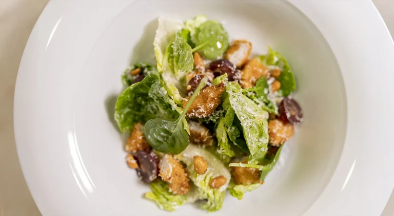 Ensalada con carne de conejo